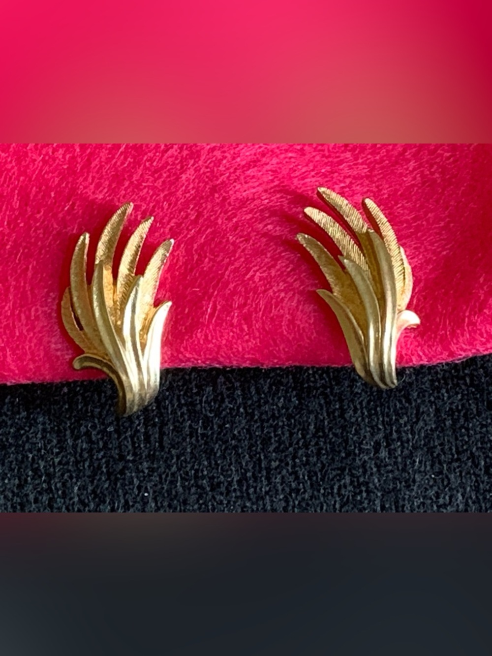 Vintage Coro Gold Leaf Cluster Clip/Twist-On Earrings